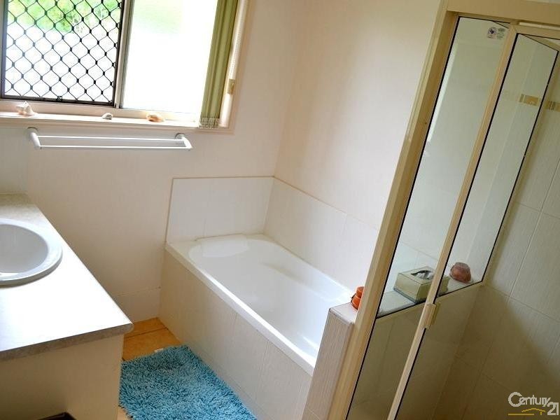 6 Parsons Place, New Auckland QLD 4680