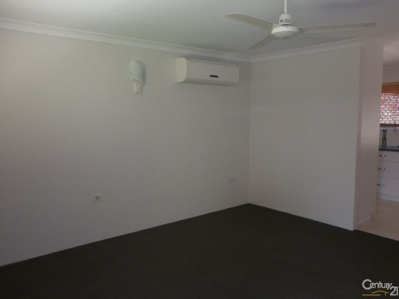 2/15  Carinya Drive, Clinton QLD 4680