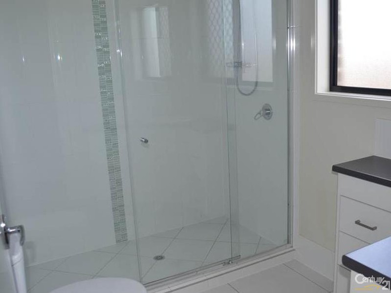 3 Dampier Court, Glen Eden QLD 4680