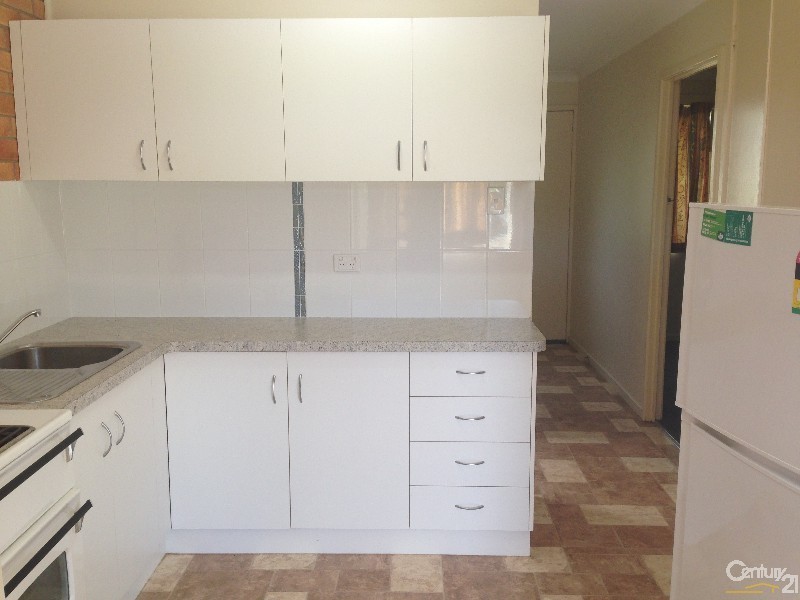 2/6 Boles Street, West Gladstone QLD 4680
