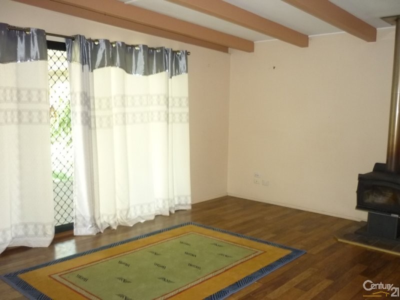 9  Gladstone Street, Mount Larcom QLD 4695