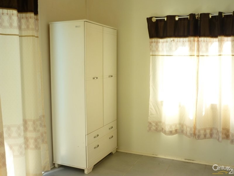 9  Gladstone Street, Mount Larcom QLD 4695