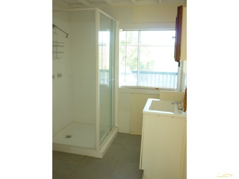 9  Gladstone Street, Mount Larcom QLD 4695