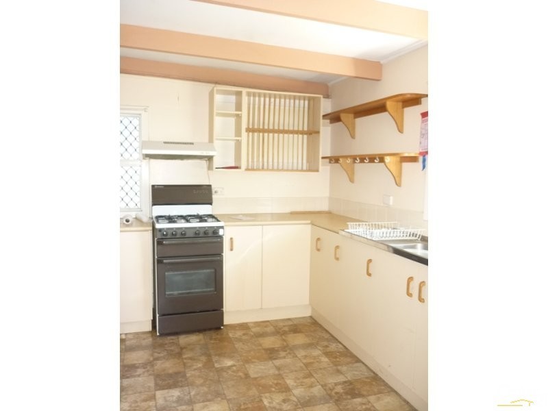 9  Gladstone Street, Mount Larcom QLD 4695