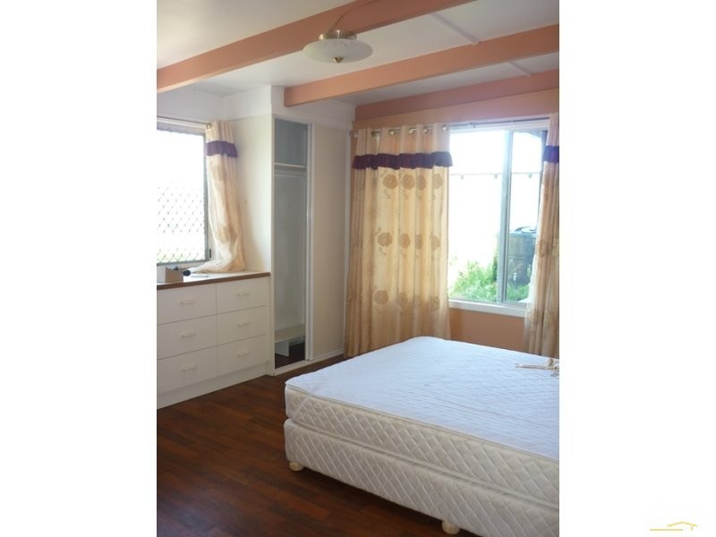 9  Gladstone Street, Mount Larcom QLD 4695