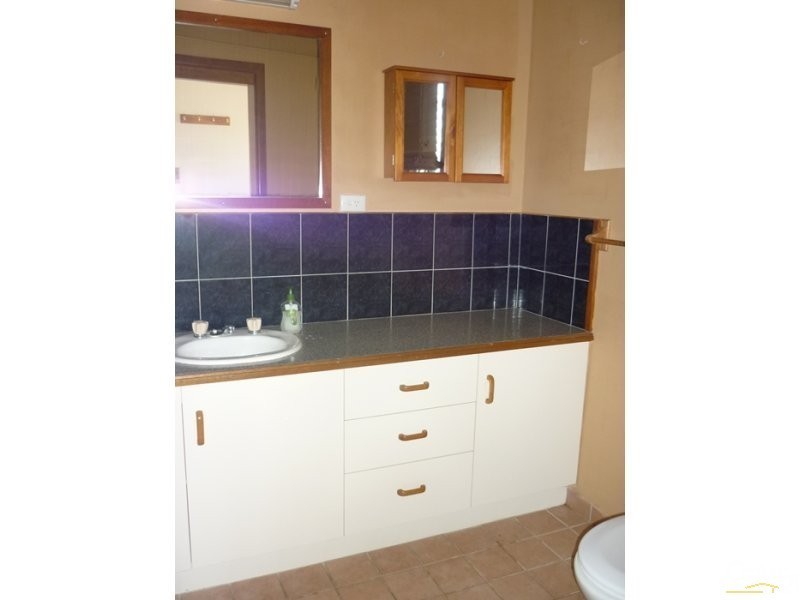 9  Gladstone Street, Mount Larcom QLD 4695