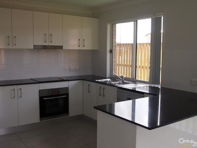 7 Lenthall Street Riverstone Rise, Boyne Island QLD 4680