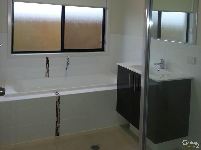 7 Bragg Court, Kirkwood QLD 4680