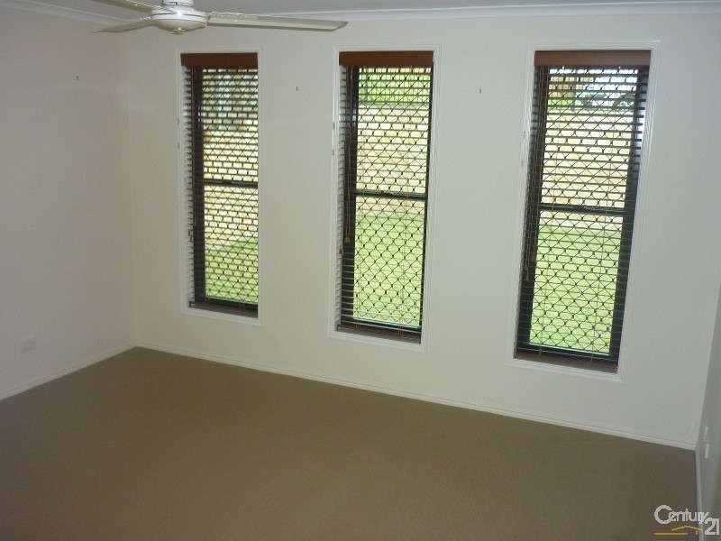 13 Leslie Street, Clinton QLD 4680