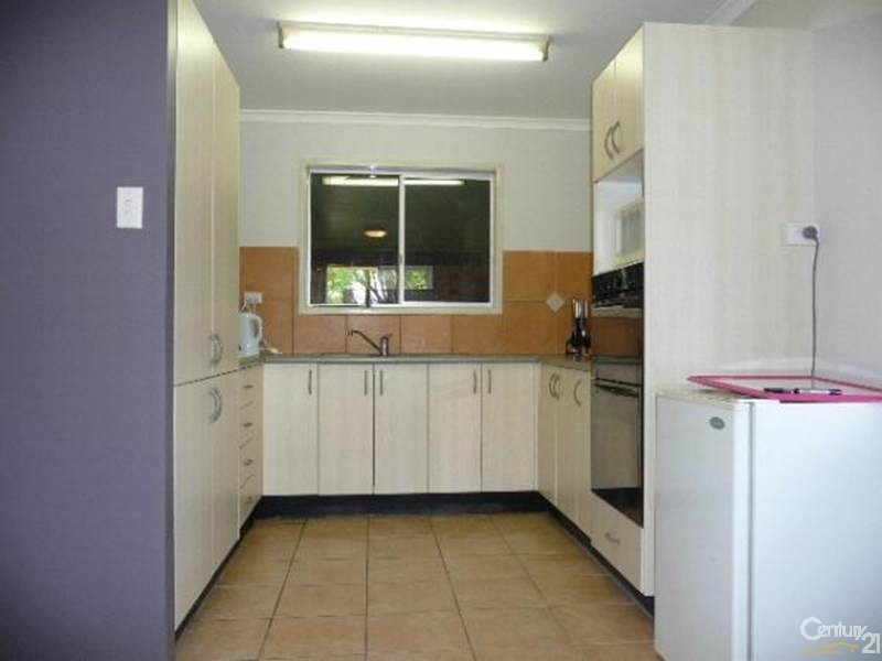 33 Wistari Street, Clinton QLD 4680