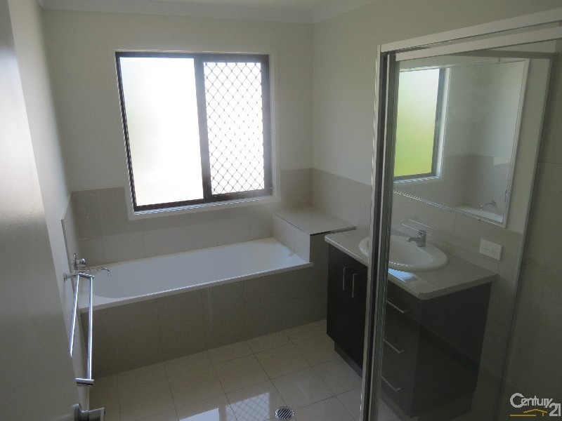 2/97 Toolooa Street, Gladstone QLD 4680