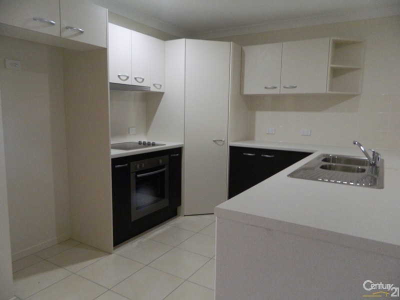 30 Broadwater Place, New Auckland QLD 4680