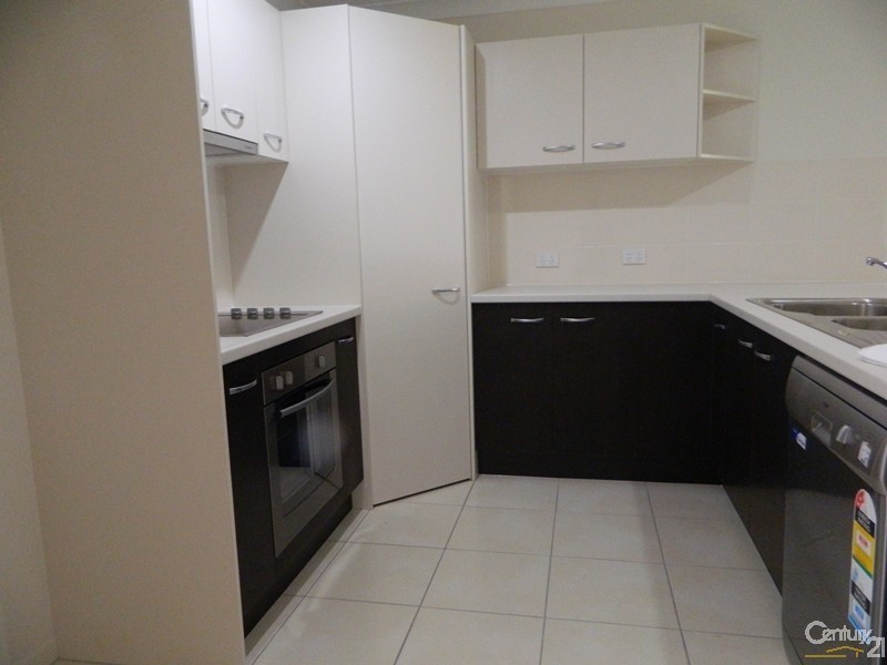 30 Broadwater Place, New Auckland QLD 4680