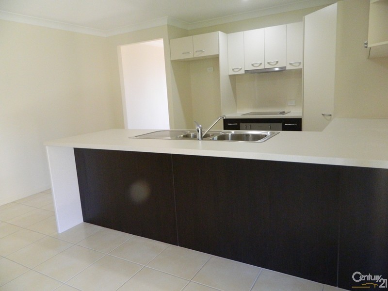 30 Broadwater Place, New Auckland QLD 4680