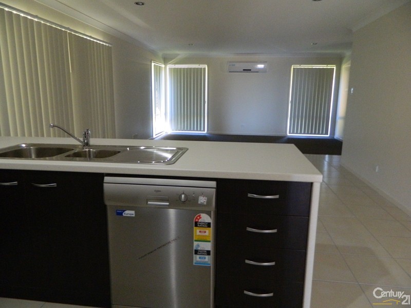 30 Broadwater Place, New Auckland QLD 4680