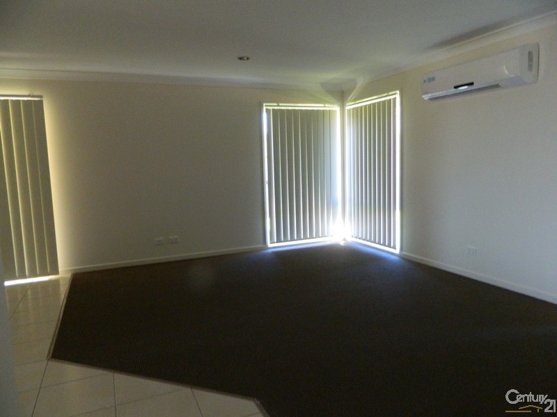 30 Broadwater Place, New Auckland QLD 4680