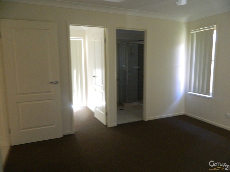 30 Broadwater Place, New Auckland QLD 4680