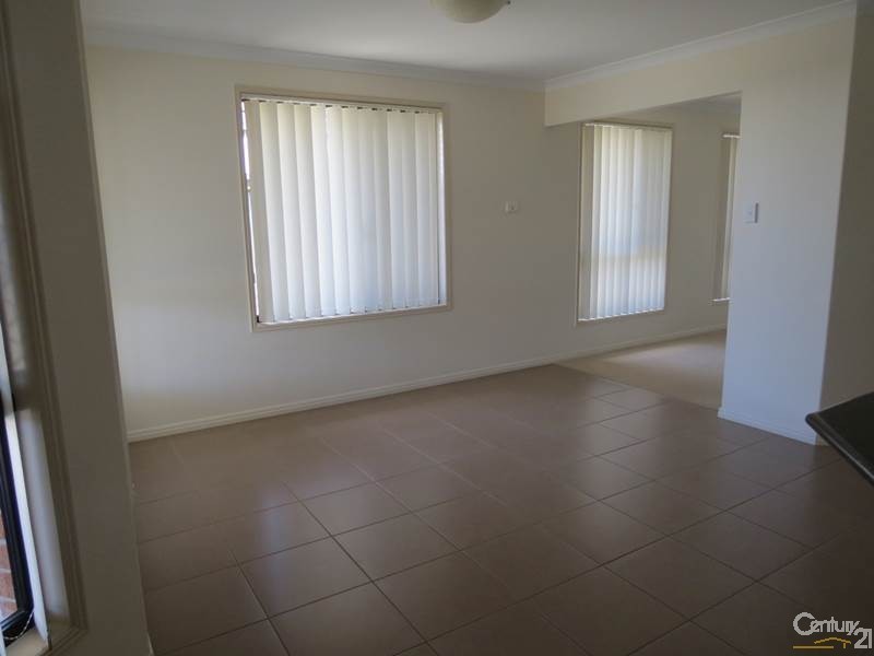 94 Emmadale Drive, New Auckland QLD 4680