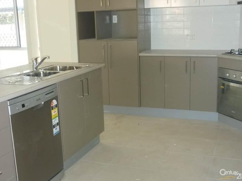 32 Briffney Street, Kirkwood QLD 4680