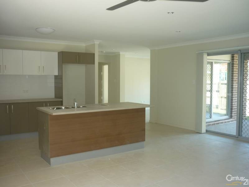 32 Briffney Street, Kirkwood QLD 4680