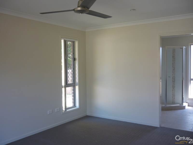 32 Briffney Street, Kirkwood QLD 4680