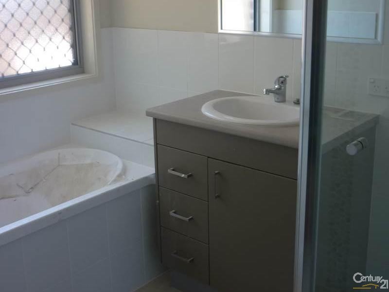 32 Briffney Street, Kirkwood QLD 4680