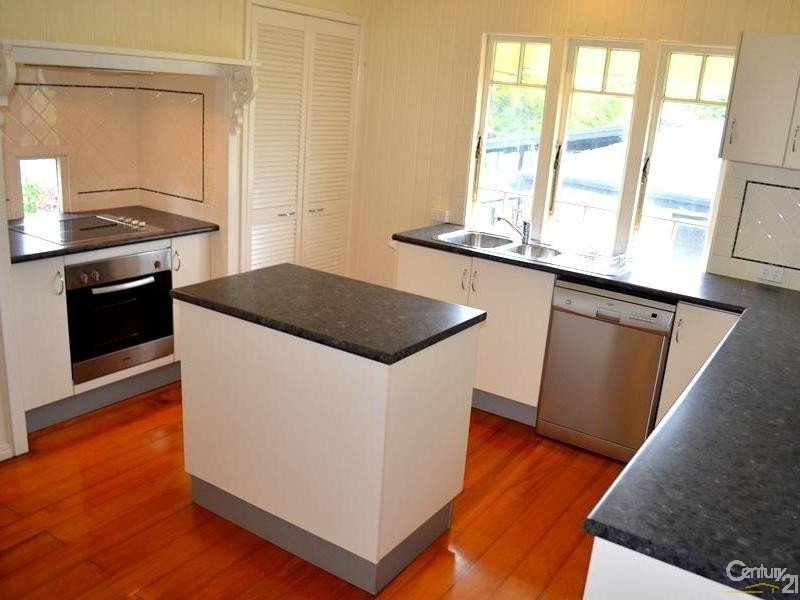 9 Pier Street, South Gladstone QLD 4680