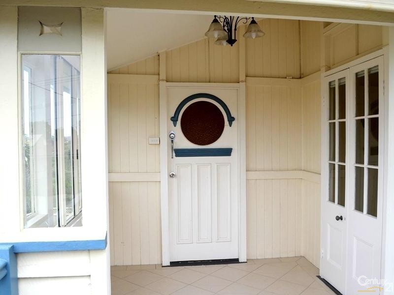 9 Pier Street, South Gladstone QLD 4680