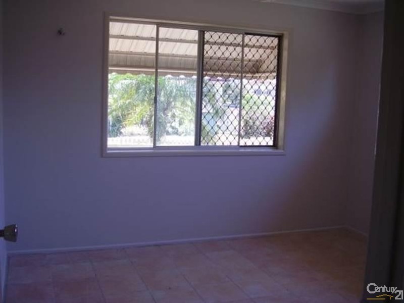 33 Wistari Street, Clinton QLD 4680
