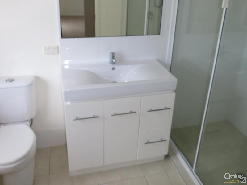 8/21 Roberts Street, South Gladstone QLD 4680