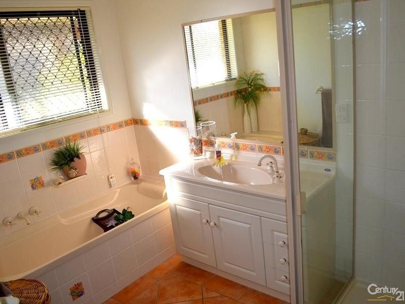 4 Kings Court, Telina QLD 4680