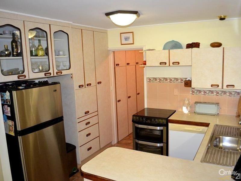 24 Walters Avenue, West Gladstone QLD 4680