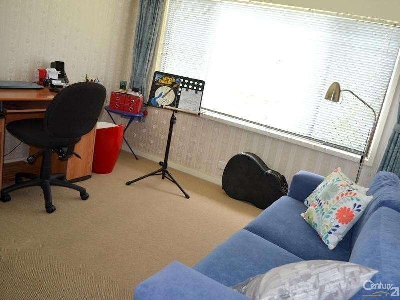 24 Walters Avenue, West Gladstone QLD 4680