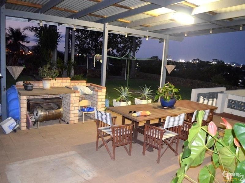 24 Walters Avenue, West Gladstone QLD 4680