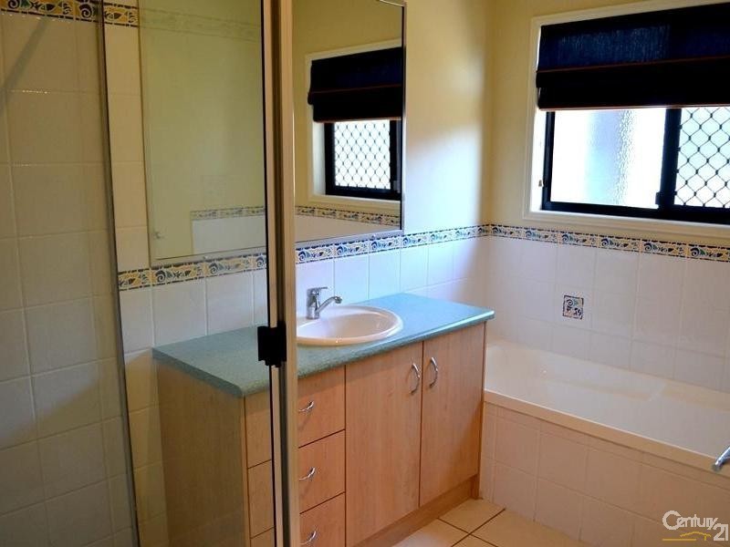 18 Dorinda Court, Clinton QLD 4680