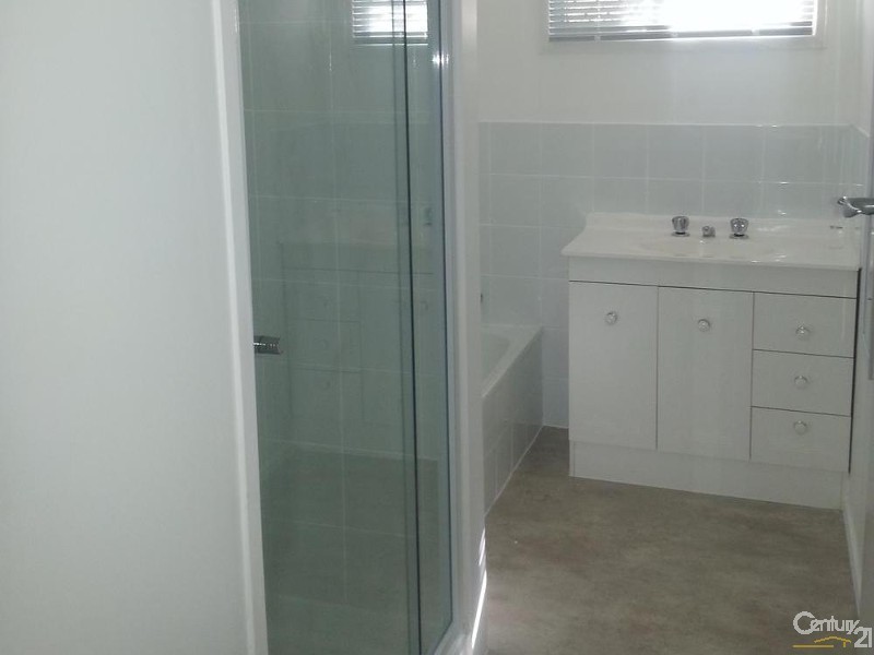 19 Boyne Crescent, West Gladstone QLD 4680