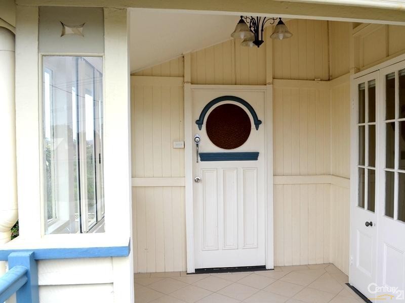 9 Pier Street, South Gladstone QLD 4680