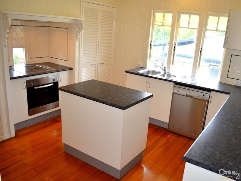 9 Pier Street, South Gladstone QLD 4680