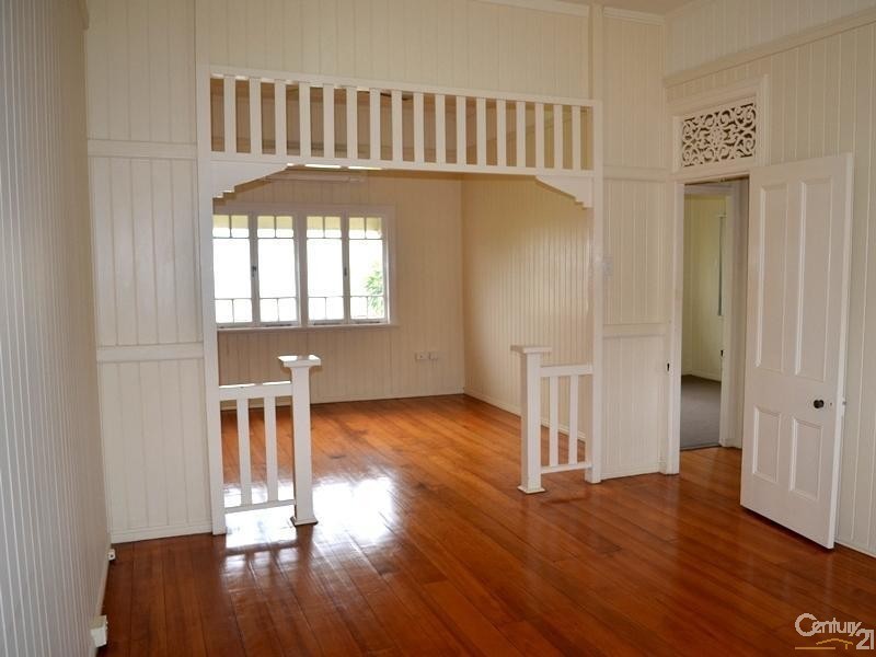 9 Pier Street, South Gladstone QLD 4680