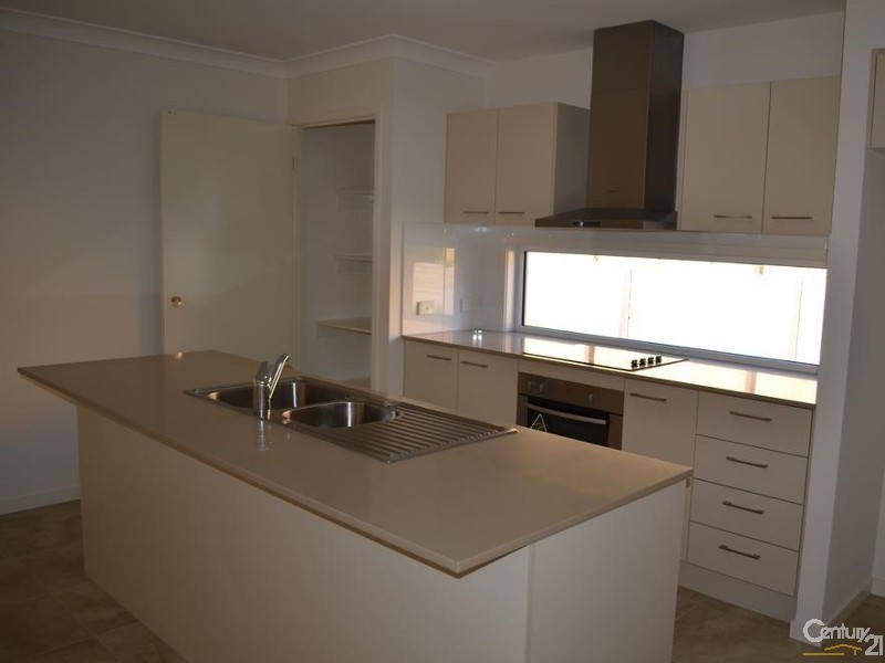 5 Greengard Place, Kirkwood QLD 4680