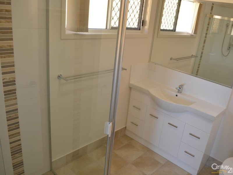 5 Greengard Place, Kirkwood QLD 4680