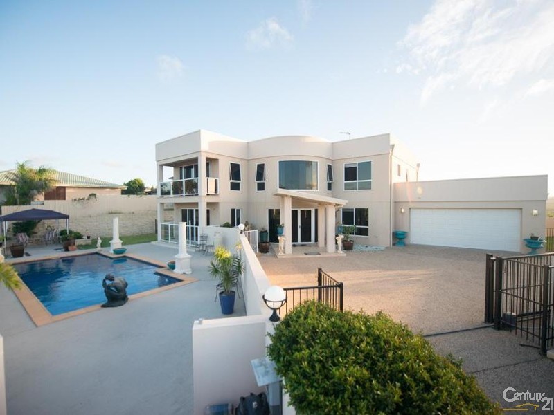 42 Wyara Close, Clinton QLD 4680