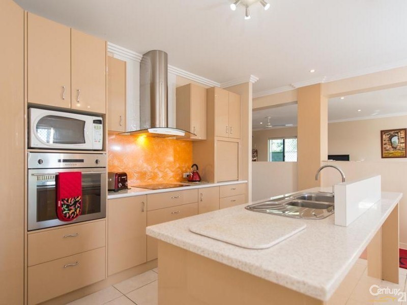 42 Wyara Close, Clinton QLD 4680