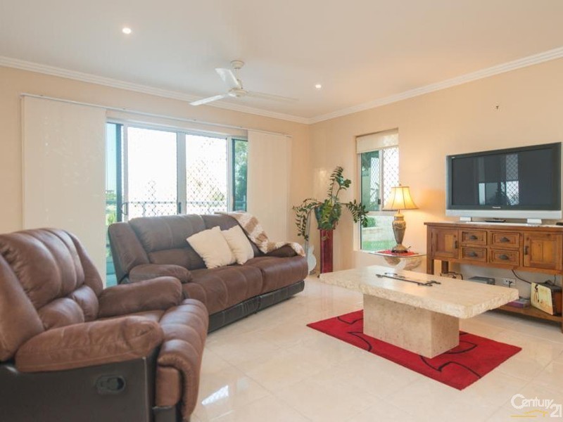 42 Wyara Close, Clinton QLD 4680