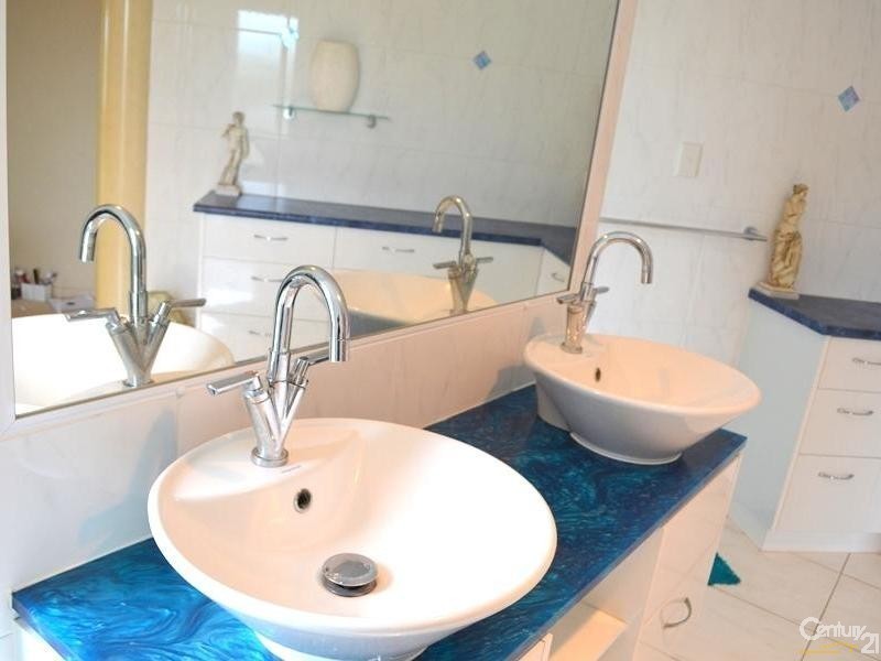 42 Wyara Close, Clinton QLD 4680