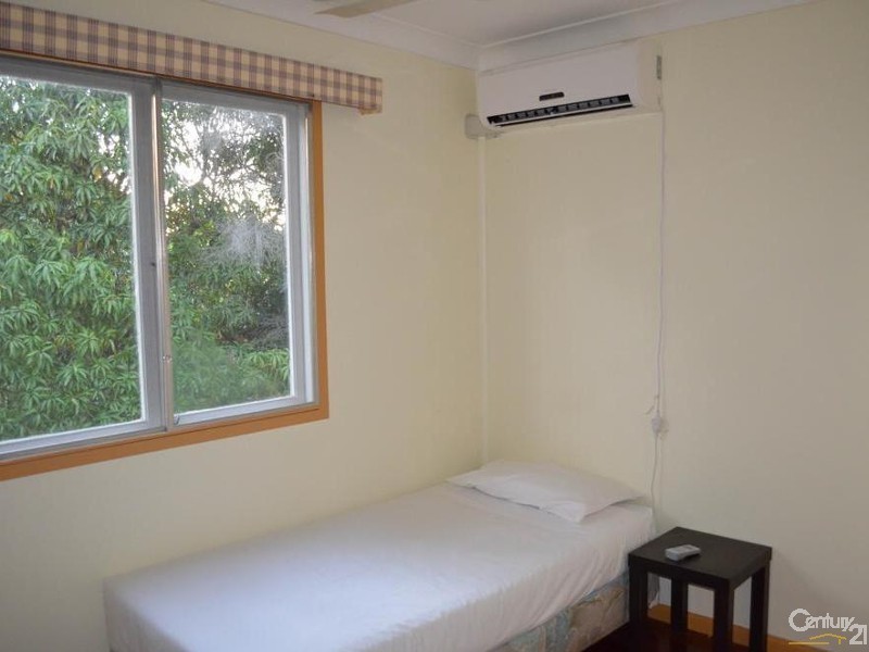 12 Vincent Street, West Gladstone QLD 4680