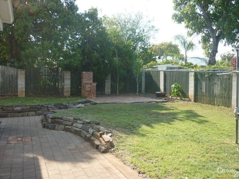 12 Vincent Street, West Gladstone QLD 4680