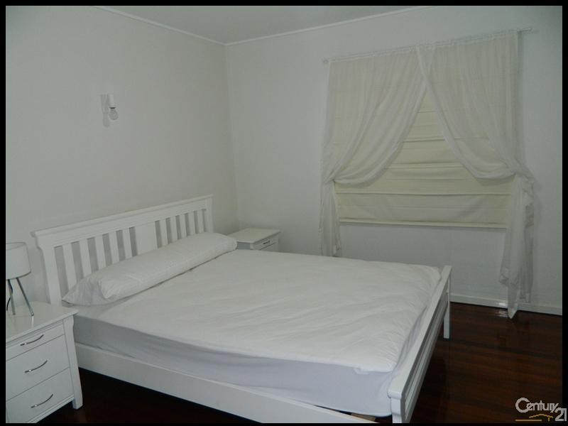 27 Rosella Street, West Gladstone QLD 4680