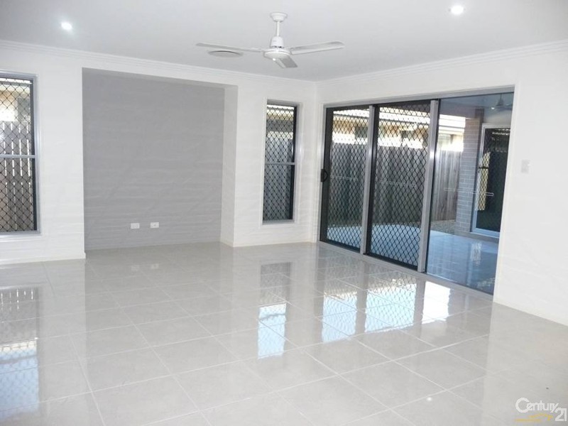 34 BAUHINIA STREET, Boyne Island QLD 4680