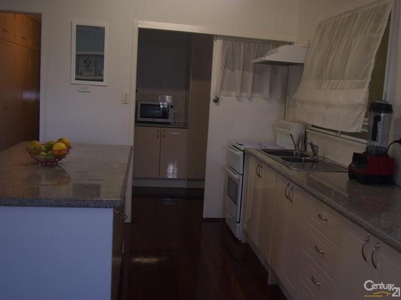 27 Rossella Street, West Gladstone QLD 4680